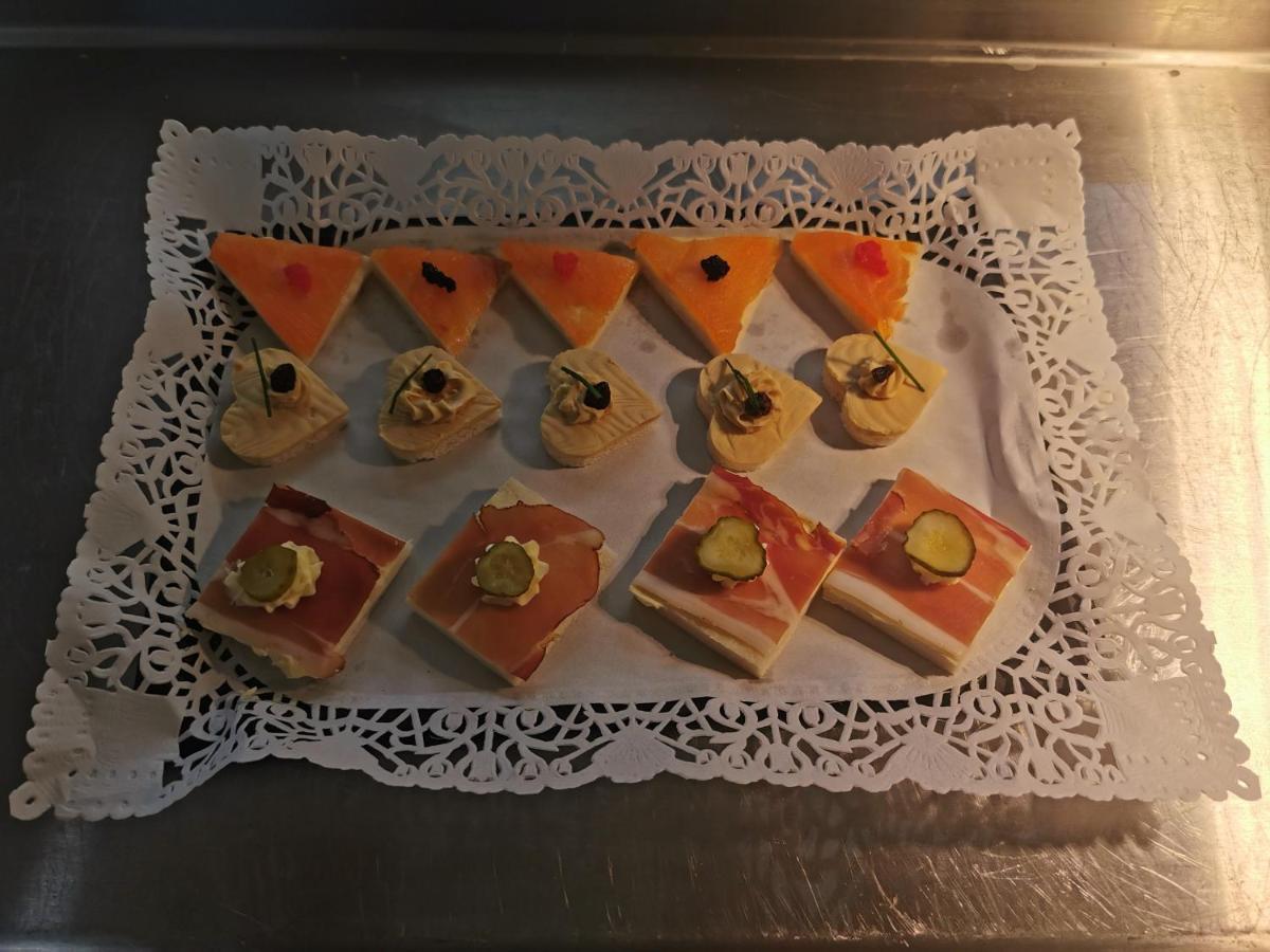 Le P'Tit Bouchon Hotel Rambervillers Kültér fotó